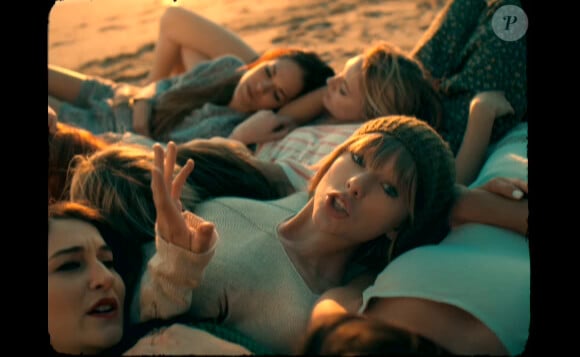 Taylor Swift dans le clip de "22".