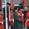 Kate Middleton (enceinte), duchesse de Cambridge, et le prince William assistent a la parade de la St Patrick à Mons Barracks, Aldershot, le 17 mars 2013.