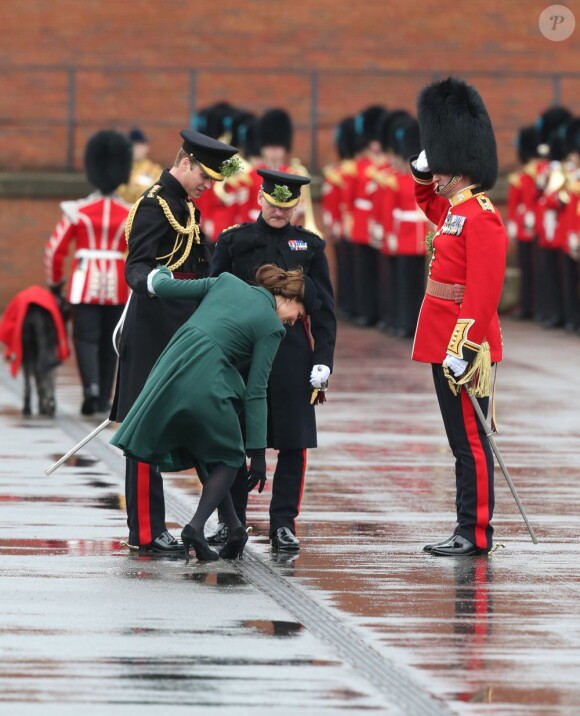 Le duc et la duchesse de Cambridge, le prince William et Kate Middleton, assistent à la Saint Patrick à Mons Barracks à Aldershot, le 17 mars 2013