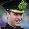 Le prince William, rayonnant, à la Saint Patrick à Mons Barracks à Aldershot, le 17 mars 2013