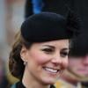 La superbe Kate Middleton affiche son baby bum et rayonne à la Saint Patrick à Mons Barracks à Aldershot, le 17 mars 2013