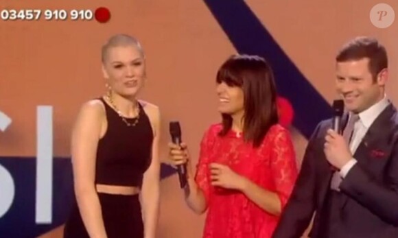 Jessie J a sauté le pas et s'est rasé la tête pour la bonne cause, avant de montrer sa nouvelle tête à la télévision britannique, le 15 mars 2013.