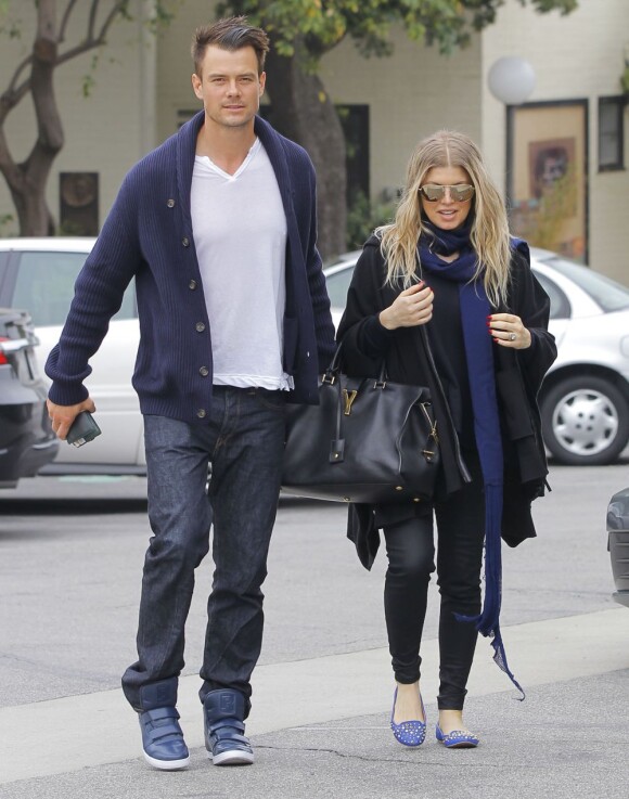 Fergie (enceinte) et son mari Josh Duhamel dans les rues de Santa Monica, le 17 mars 2013.