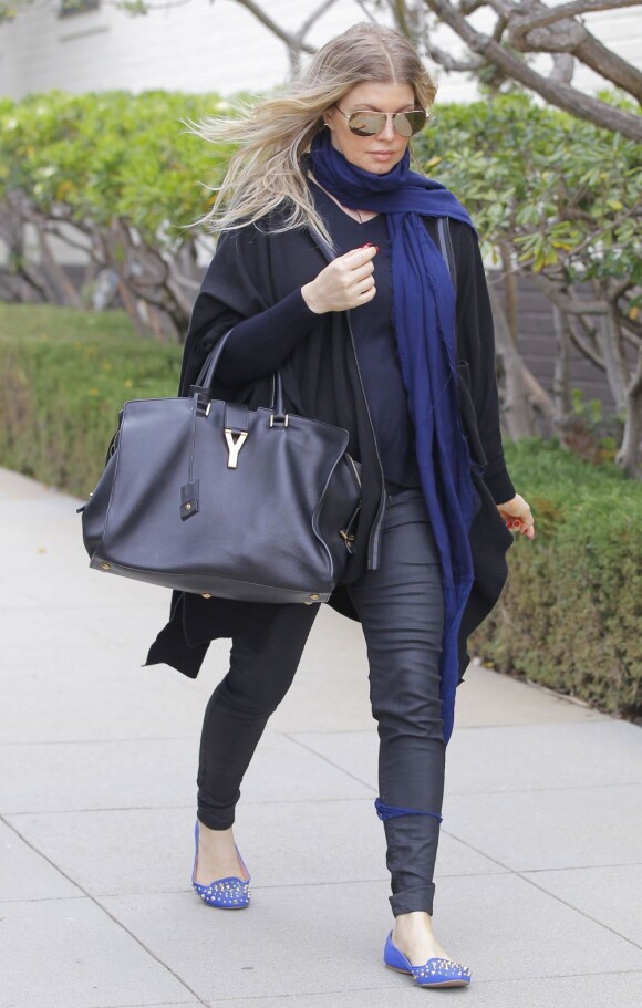 Fergie enceinte lors d'une sortie avec son mari Josh Duhamel, le 17 mars 2013.
