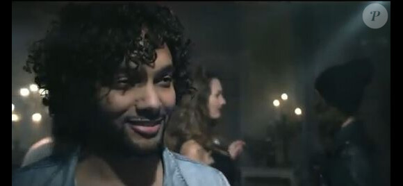 Yohann Malory et Xenia Tchoumitcheva dans le clip de Est-Ce Que Tu M'Aimes Encore ?