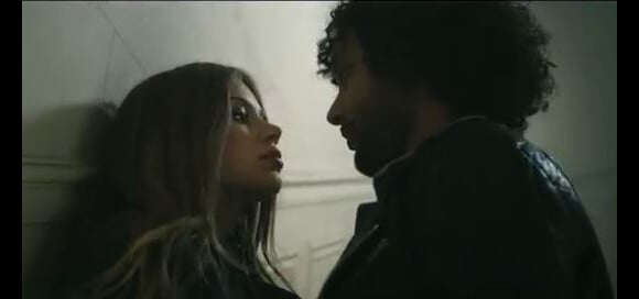 Yohann Malory et le chanteur Xenia Tchoumitcheva dans le clip de Est-Ce Que Tu M'Aimes Encore ?