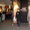 David Beckham, ravi de se voir torse nu en taille géante lors d'un événement pour faire la promotion de ses sous-vêtements H&M à Berlin le 19 mars 2013