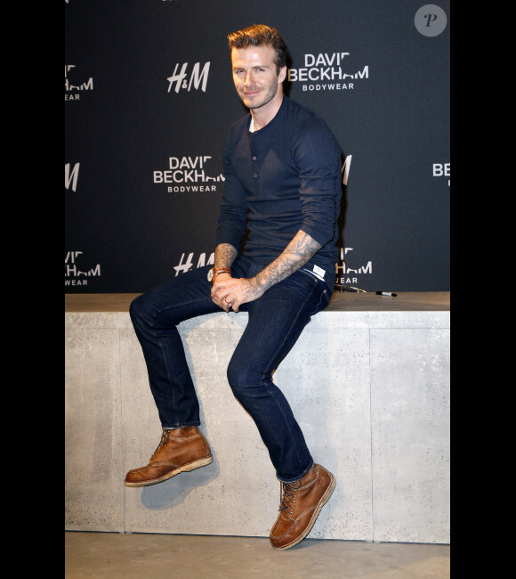 David Beckham prend la pose lors d'un événement pour faire la promotion de ses sous-vêtements H&M à Berlin le 19 mars 2013