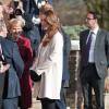 Kate Middleton, duchesse de Cambridge, enceinte de près de six mois, accompagnait son époux le prince William en visite sur un site de l'association Child Bereavement UK à Saunderton, dans le Buckinghamshire, le 19 mars 2013.