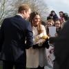 Le duc et la duchesse de Cambridge à Saunderton dans le Buckinghamshire, le 19 mars 2013, pour une visite à l'association Child Bereavement UK, dont le prince William est le parrain.