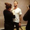 Le sexy M. Pokora a posté des photos de lui dans les ateliers du musée Grévin, sur Facebook, le 19 mars 2013.