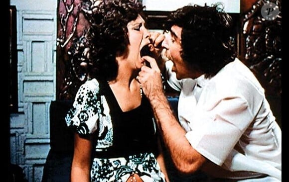 Harry Reems (Docteur Young) face à sa patiente Linda Lovelace dans le sulfureux Gorge profonde.