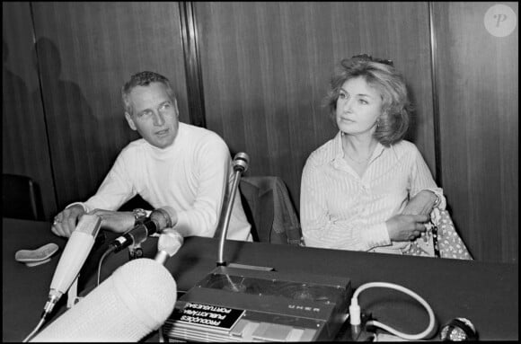 Paul Newman et sa femme Joanne Woodward lors de la conférence de presse du film De l'influence des rayons gamma sur le comportement des marguerites, au Festival de Cannes en 1973