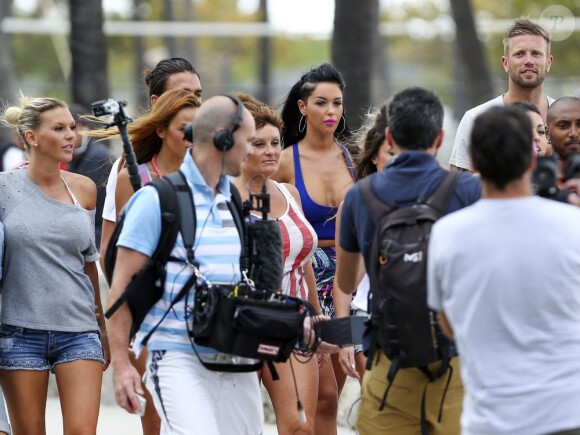 Amélie et Nabilla sur le tournage des Anges de la télé-réalité 5 à Miami, le 22 mars 2013