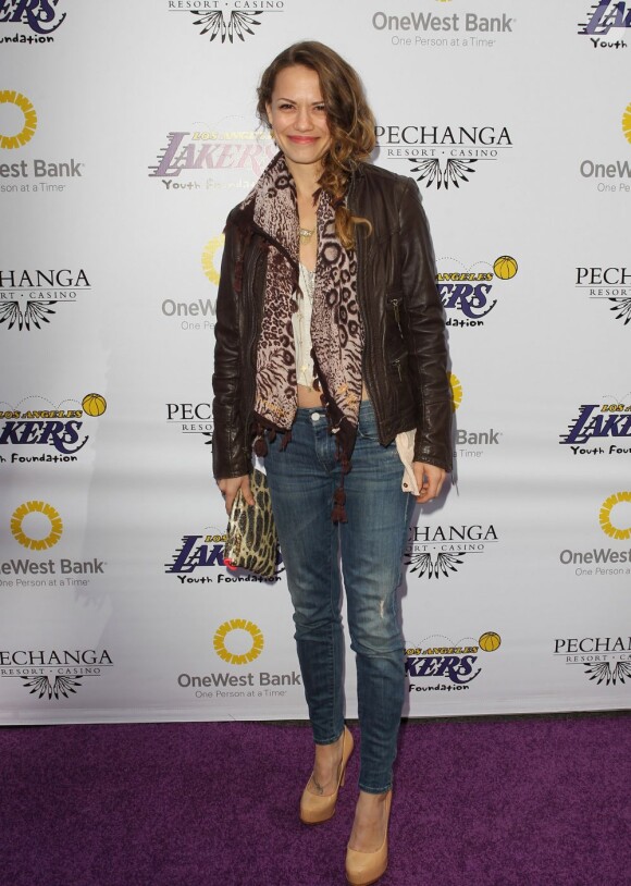 Bethany Joy Lenz pose lors d'une soirée à Los Angeles, le 10 mars 2013.