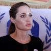Angelina Jolie à la rencontre de réfugiés et de réprésentants d'associations dans le camp de Jordanie, le 11 septembre 2012