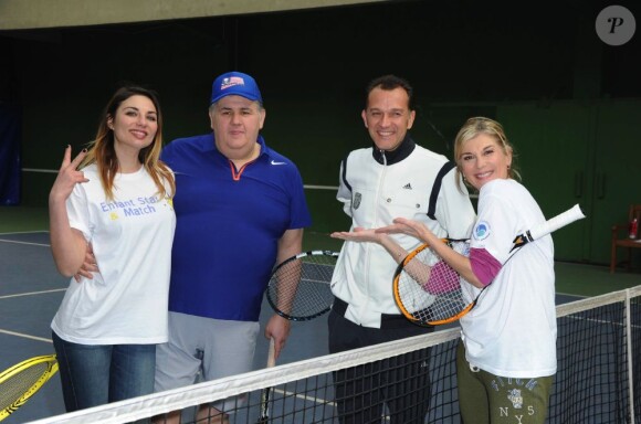 Exclu : Michèle Laroque au côté d'Ariane Brodier et Pierre Ménès lors du tournoi des célébrités organisé au profit des enfants malades au Tennis Club de Paris, le 25 mars 2013.