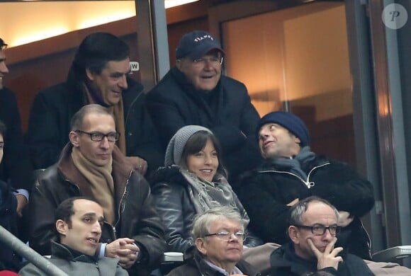 Patrick Bruel et sa compagne Caroline et Francois Fillon au Stade de France pour le match France-Espagne (0-1) le 26 mars 2013.