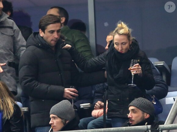 Audrey Lamy et son compagnon Thomas au Stade de France pour le match France-Espagne (0-1) le 26 mars 2013.