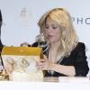 Shakira à la rencontre de ses fans au Sephora des Champs-Elysées à Paris, à l'occasion de la présentation sa ligne de parfums. Le 27 mars 2013