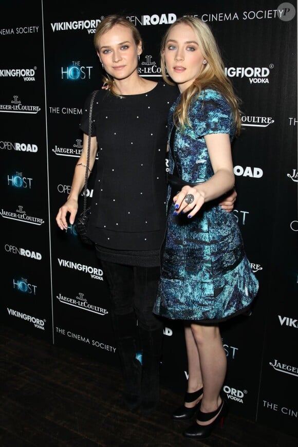 Diane Kruger et son alter-ego Saoirse Ronan à la projection du film Les Ames Vagabondes (The Host) à New York le 27 mars 2013.
