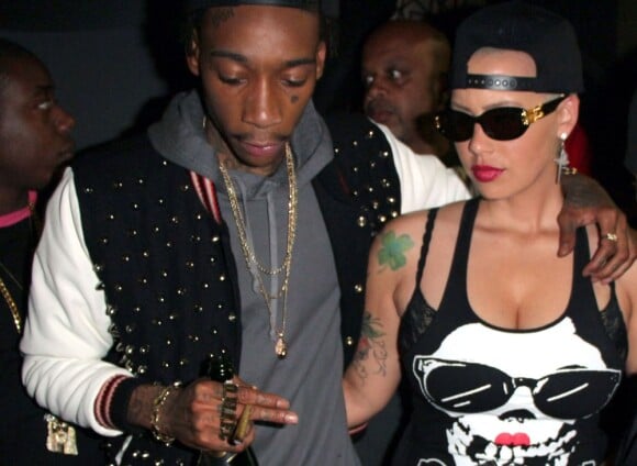 Wiz Khalifa et sa fiancée Amber Rose quittent une boîte de nuit à Hollywood, le 27 mars 2013.