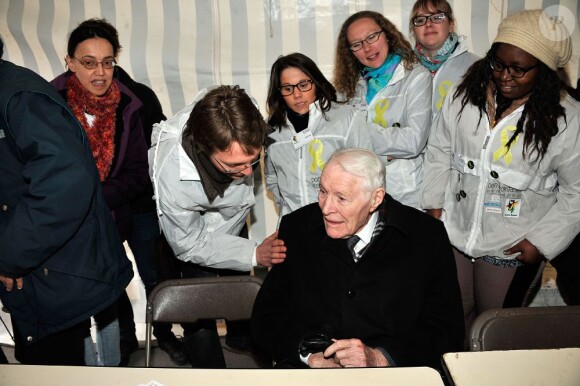 Le professeur Christian Cabrol au départ de la Course Du Coeur au profit du don d'organes au Trocadero à Paris le 27 mars 2013.