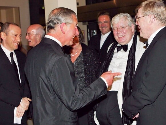 Nicholas Hytner présente le Prince Charles à Richard Griffiths lors de la première de la pièce The History Boys à Londres, le 2 octobre 2006.
