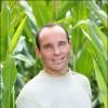 L'amour est dans le pré 8 - Guillaume, 30 ans, polyculteur et éleveur de vaches laitières et de volailles. Fan de football, il est sportif et pratique la course et la marche à pied.