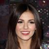 Victoria Justice et Big Time Rush annonçant leur tournée estivale, le 1er avril 2013 à Los Angeles.