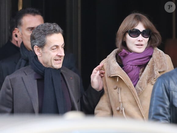 Nicolas Sarkozy et Carla Bruni-sarkozy le 9 février 2013 à la sortie du Royal Monceau.