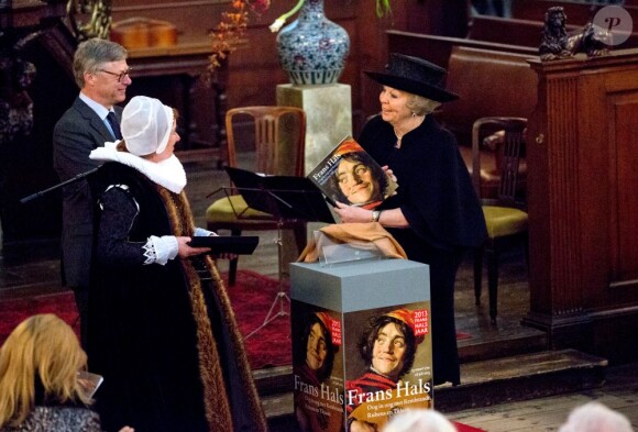 La reine Beatrix des Pays-Bas au vernissage de l'exposition "Frans Hals, Oog in Oog met Rembradt, Rubens en Titiaan" pour le centenaire du Musée Frans Hals à Harleem, le 22 mars 2013.