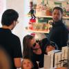 L'actrice Angelina Jolie emmène ses enfants Pax et Shiloh dans le célèbre magasin de jouets FAO Schwarz à New York le 5 avril 2013.