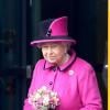 La reine Elizabeth II quitte le Britwell Community Centre à Slough, le 5 avril 2013.