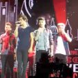 Harry Styles et les membres des One Direction sur scène à Londres, le 6 avril 2013. Le chanteur a terminé en boxer à cause d'une blague de Liam Payne.