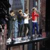 One Direction sur scène à Londres, le 6 avril 2013. Le chanteur a terminé en boxer à cause d'une blague de Liam Payne.