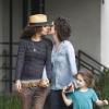 Sara Gilbert et sa compagne Linda Perry avec la fille de Sara, Sawyer, à Beverly Hills le 18 mars 2013.