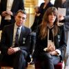 Lou Doillon, de même que l'architecte italien Giorgio Bianchi assis à côté d'elle, recevait le 10 avril 2013 à Paris les insignes de chevalier de l'ordre des Arts et des Lettres des mains de la ministre de la Culture et de la Communication Aurélie Filippetti.