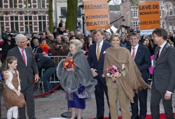 La reine Beatrix, le prince Willem-Alexander et la princesse Maxima des Pays-Bas à Utrecht le 11 avril 2013 pour fêter les 300 ans du Traité d'Utrecht et lancer le programme de commémorations prévues par la ville jusqu'en septembre.