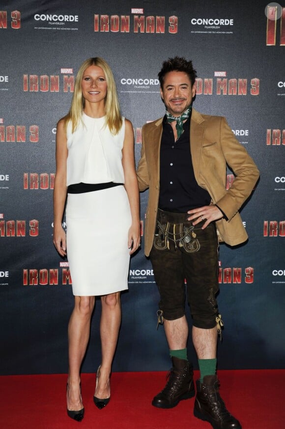 Robert Downey Jr. et Gwyneth Paltrow pendant le photocall du film Iron Man 3 au palais Montgelais à Munich, le 12 avril 2013.