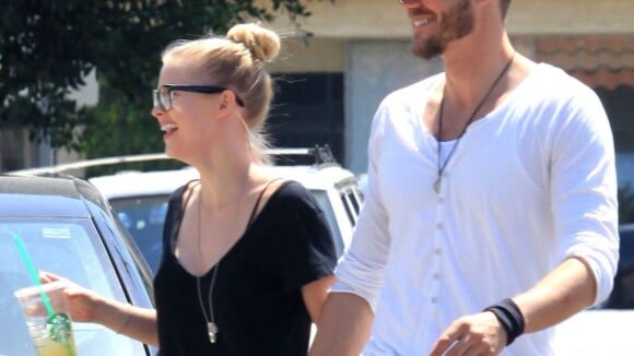 Chad Michael Murray babacool avec sa belle d'humeur coquine