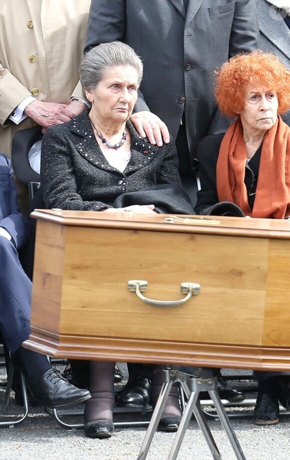 Simone Veil lors des obsèques de son mari Antoine Veil au cimetière du Montparnasse à Paris le 15 avril 2013.