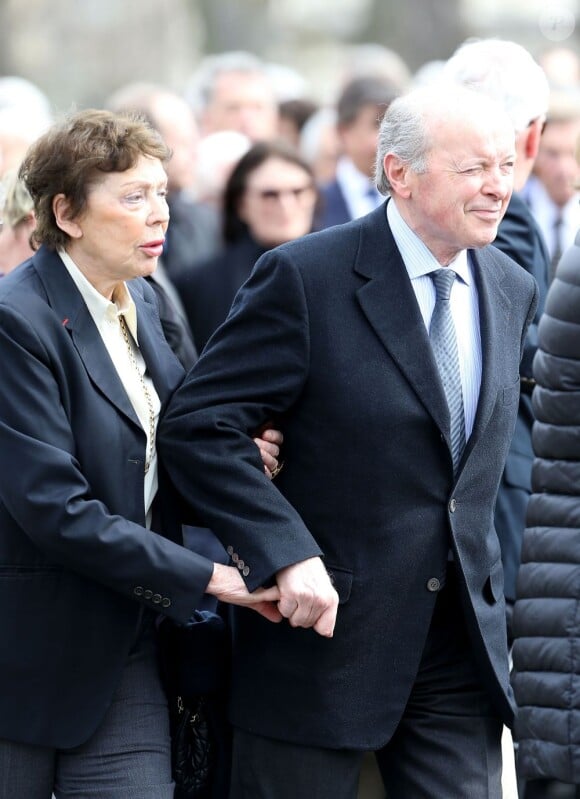 Jacques et Lise Toubon lors des obsèques d'Antoine Veil au cimetière du Montparnasse à Paris le 15 avril 2013.