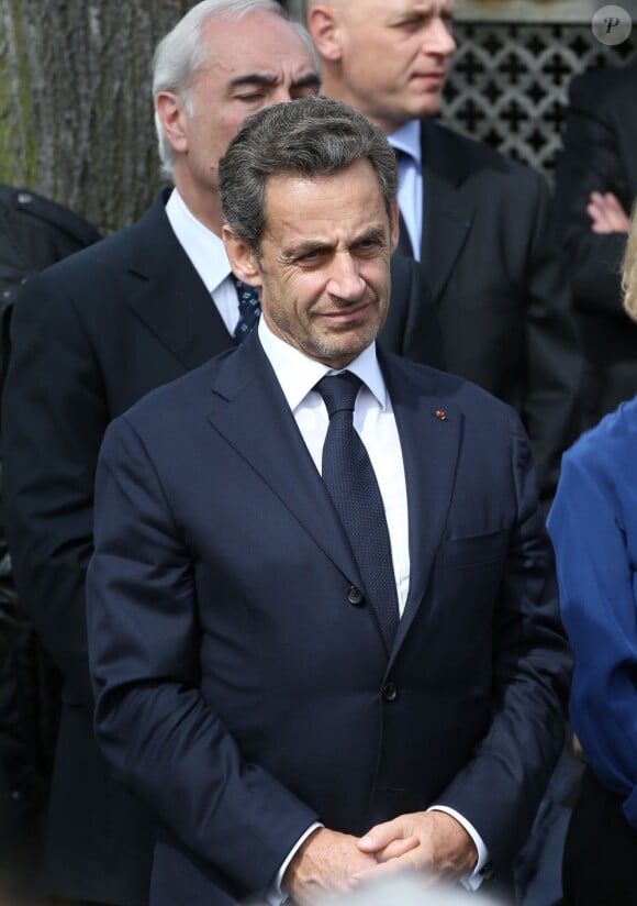 Nicolas Sarkozy lors des obsèques d'Antoine Veil au cimetière du Montparnasse à Paris le 15 avril 2013.