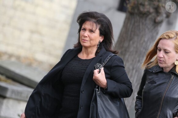 Anne Sinclair lors des obsèques d'Antoine Veil au cimetière du Montparnasse à Paris le 15 avril 2013.