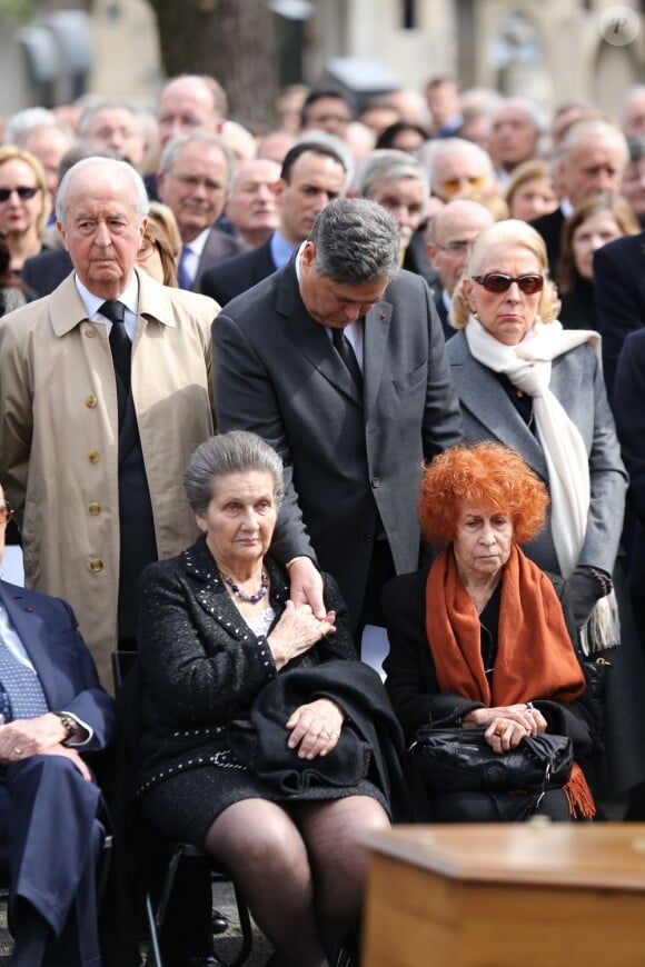 Edouard Balladur, Simone Veil, son fils Pierre-Francois, madame Marie-Josee Balladur lors des obsèques d'Antoine Veil au cimetière du Montparnasse à Paris le 15 avril 2013.