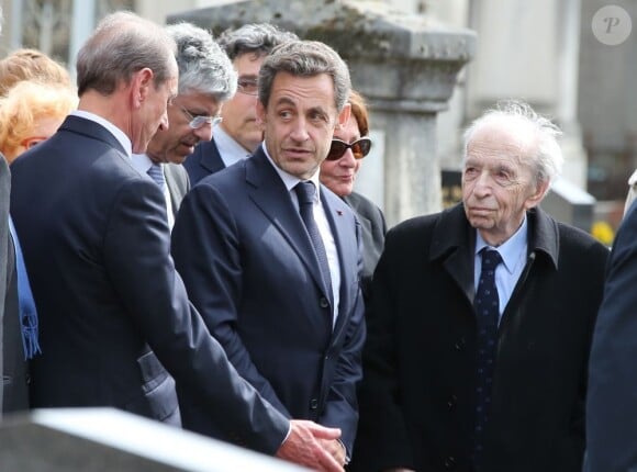 Bertrand Delanoe et Nicolas Sarkozy lors des obsèques d'Antoine Veil au cimetière du Montparnasse à Paris le 15 avril 2013.