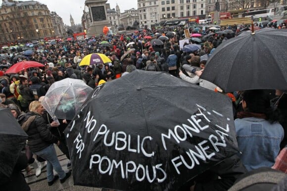 En amont des obsèques ''cérémonielles'' de Margaret Thatcher, le 15 avril 2013 à Londres, de nombreuses manifestations anti-Thatcher ont secoué la capitale anglaise.