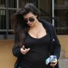 Kim Kardashian, enceinte, sort de son cours de gym à Los Angeles, le 15 avril 2013.