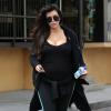 Kim Kardashian, contrariée et enceinte, à la sortie de son cours de gym à Los Angeles, le 15 avril 2013.
